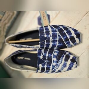 NWT Toms Shoes Blue Tie Dye